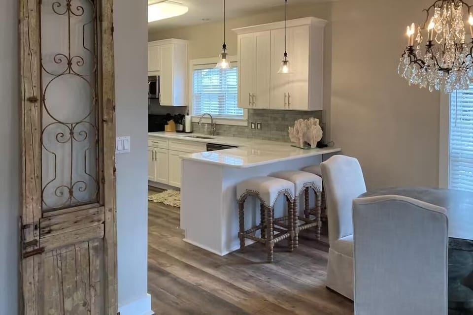 House, Multiple Beds (Under the Oaks Cottage in Blue Mounta) | Dining