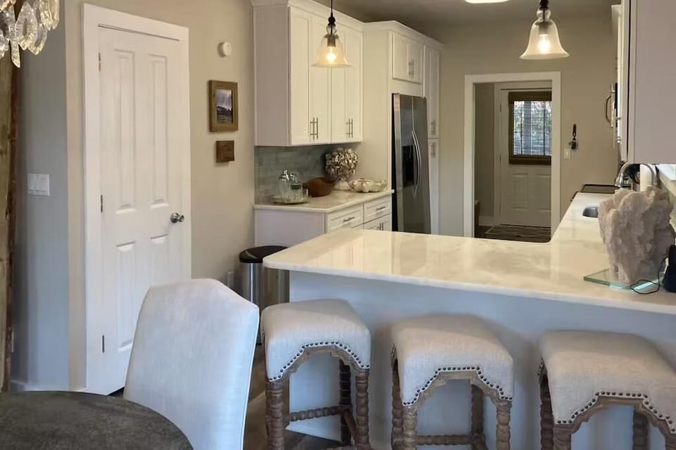 House, Multiple Beds (Under the Oaks Cottage in Blue Mounta) | Interior