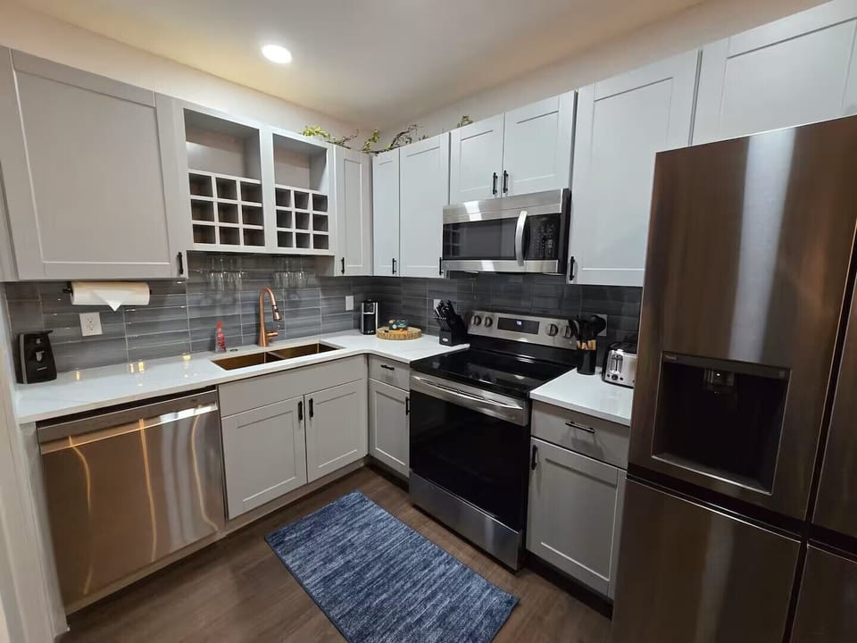 Full kitchen 