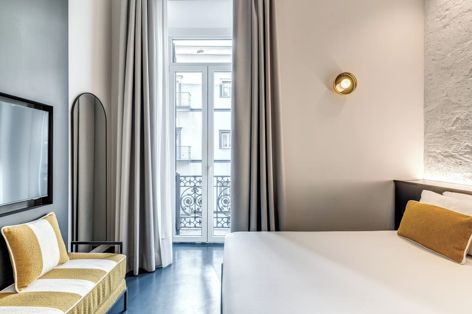 Deluxe Suite, City View | Egyptian cotton sheets, premium bedding, down comforters