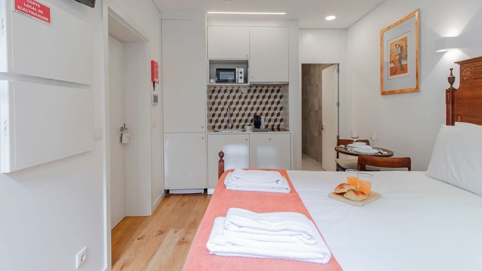Experience seamless studio living, where every detail is thoughtfully arranged for your comfort and convenience.
#StudioLiving #EfficientSpace #LovelyStay