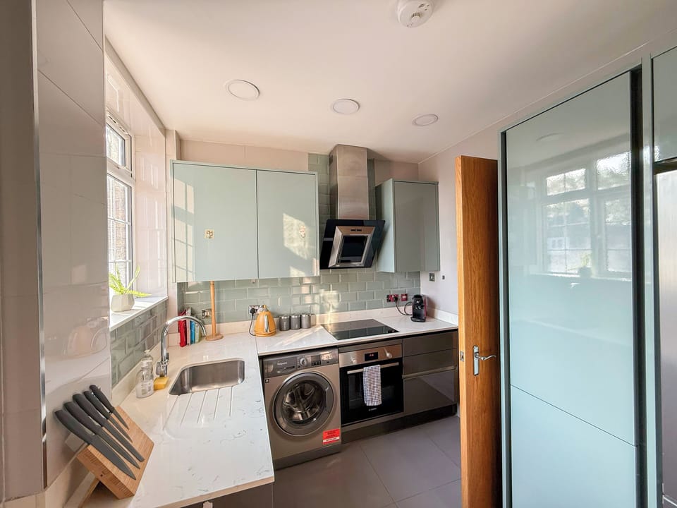 Modern kitchen with appliances and essentials, near Edgware Road & Marylebone
