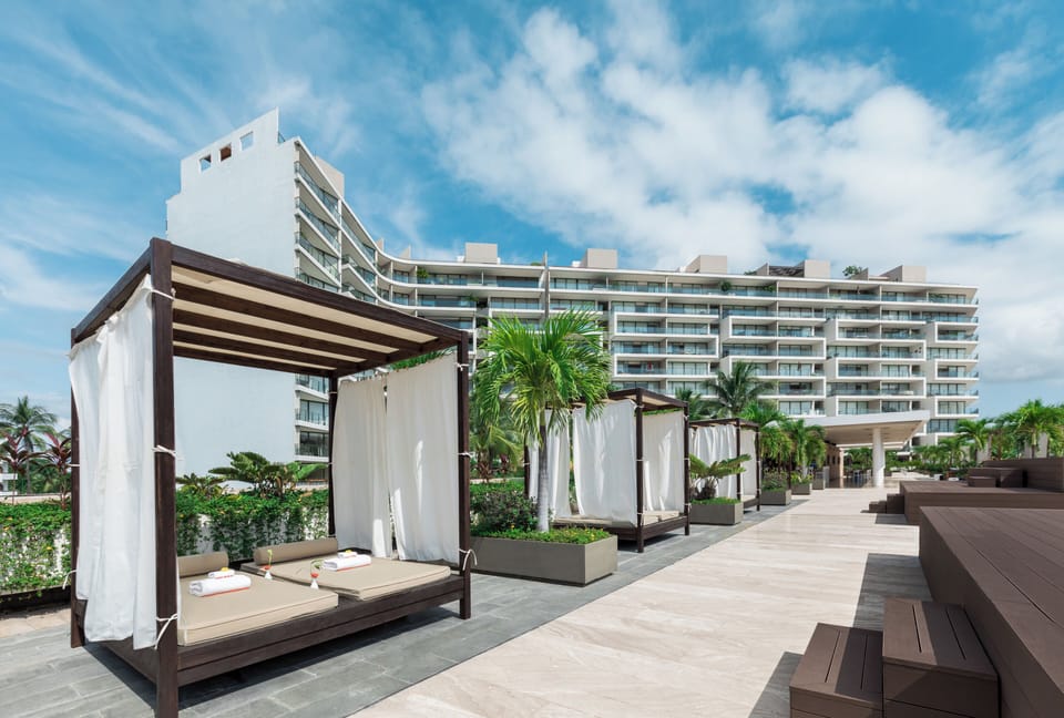 Deluxe Condo, 2 Bedrooms, Marina View | Terrace/patio