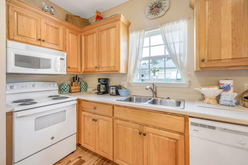House, Multiple Beds (The Rookery 1302) | Private kitchen | Oven, toaster