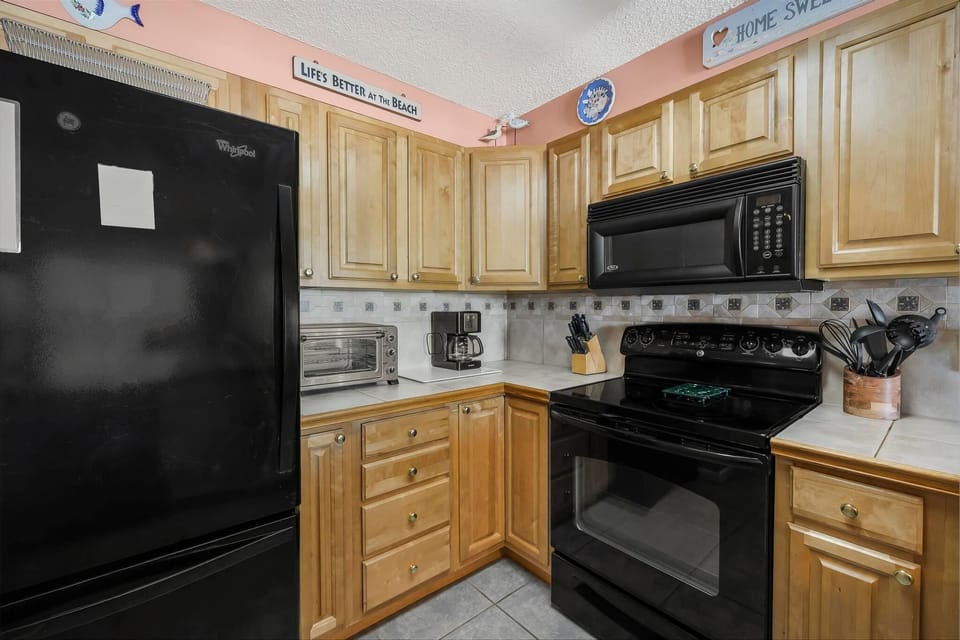 Condo, Multiple Beds (Buena Vista 302) | Private kitchen | Oven, toaster