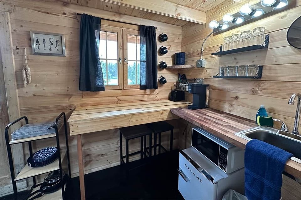 NL Cabin 2 Kitchenette 2