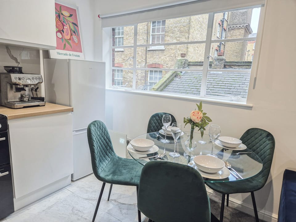 Cosy 1-bed studio flat w WiFi in Euston, Islington