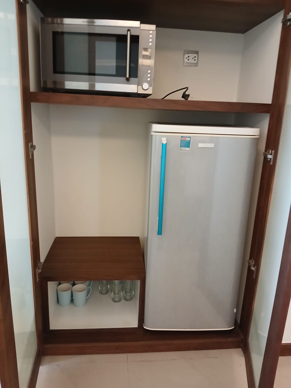 Fridge, microwave