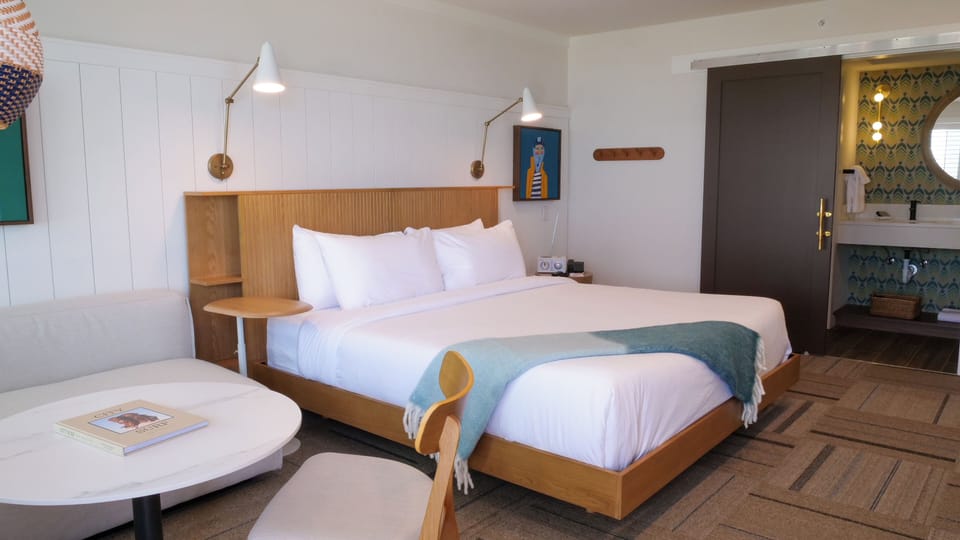Deluxe Room, 1 King Bed, Ocean View | Premium bedding, pillowtop beds, blackout drapes, soundproofing