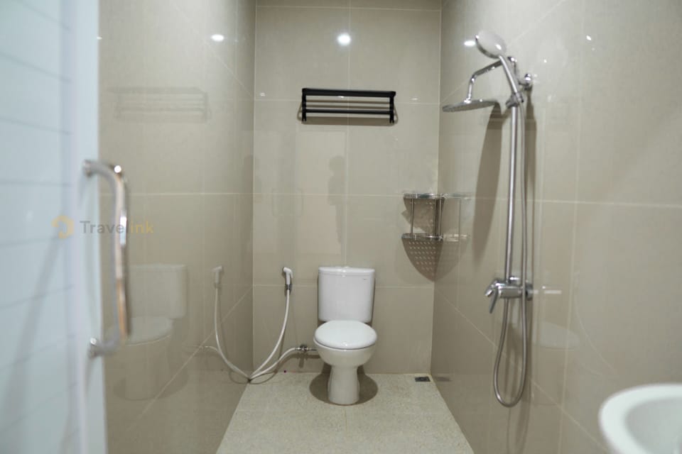 Double Room, Balcony, Valley View | Bathroom | Shower, free toiletries, slippers, bidet