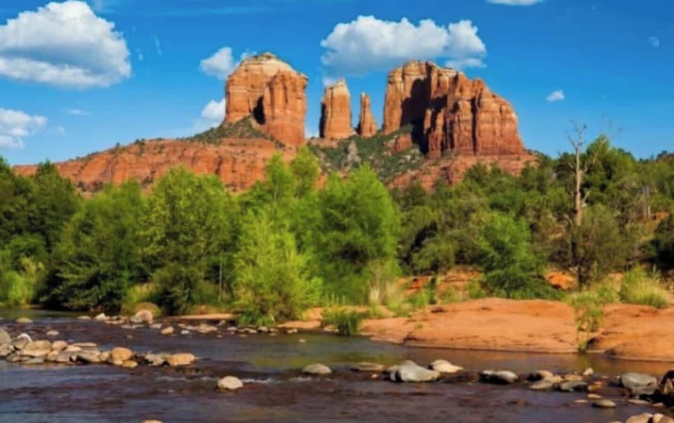 Stunning views of Sedona's iconic red rocks await.
