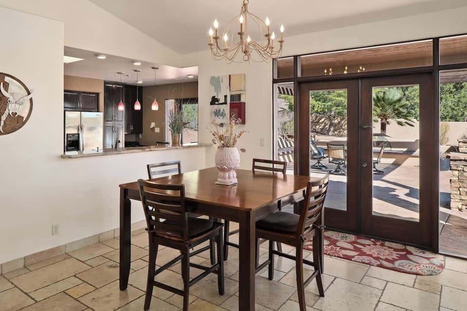 Enjoy family meals in the dining area. Spacious and inviting!