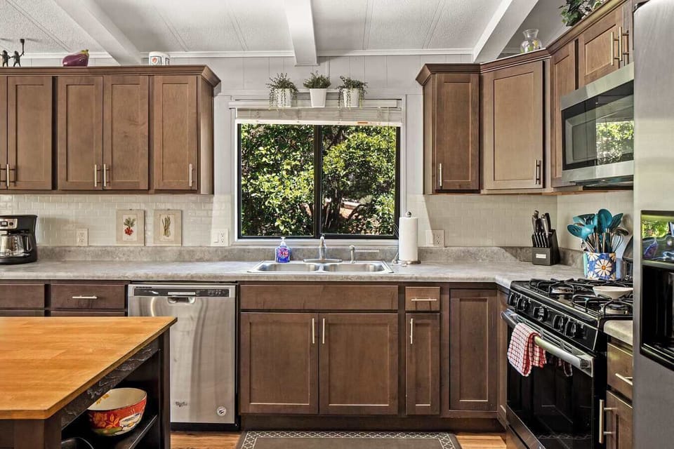 Well-appointed kitchen ready for your culinary adventures. Cook with ease!