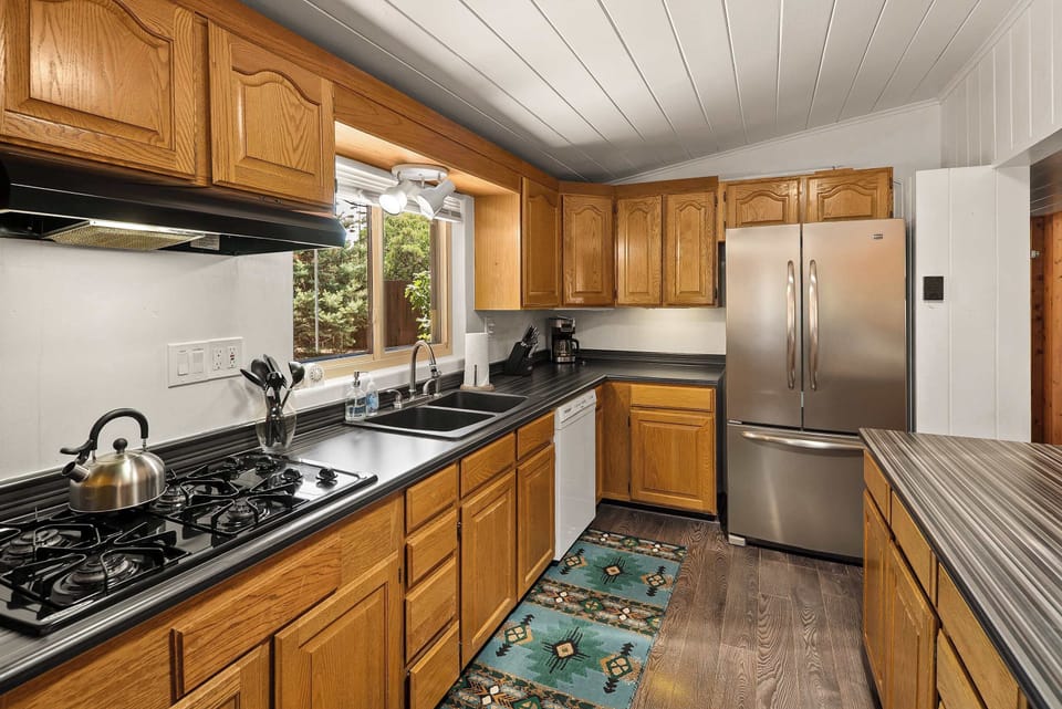 Fully equipped kitchen ready for your culinary creations!