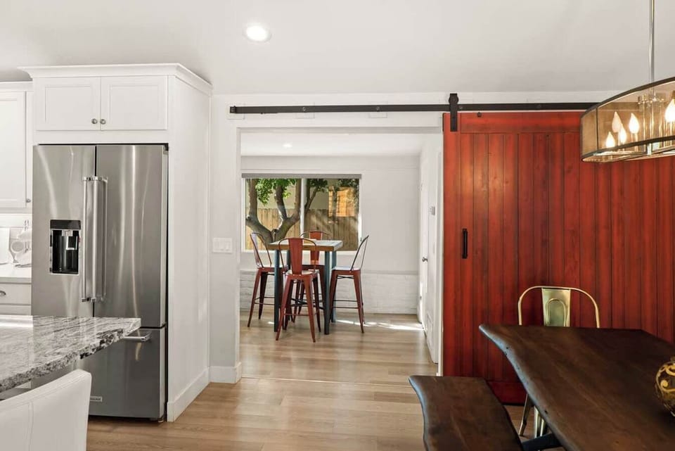 Kitchen and dining privacy available 