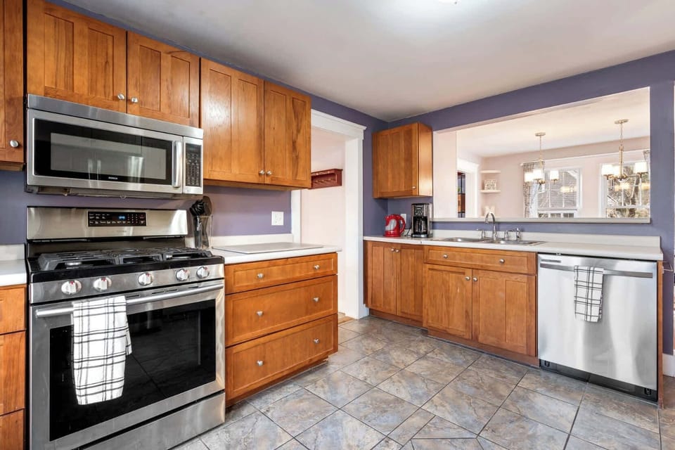 House, Multiple Beds, Patio, Garden View (Shore Bliss) | Private kitchen | Fridge, microwave, oven, stovetop