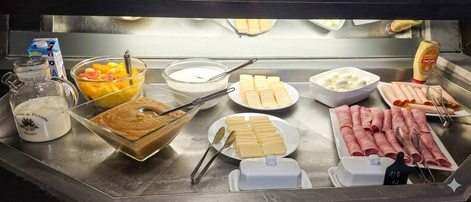 Daily buffet breakfast for a fee