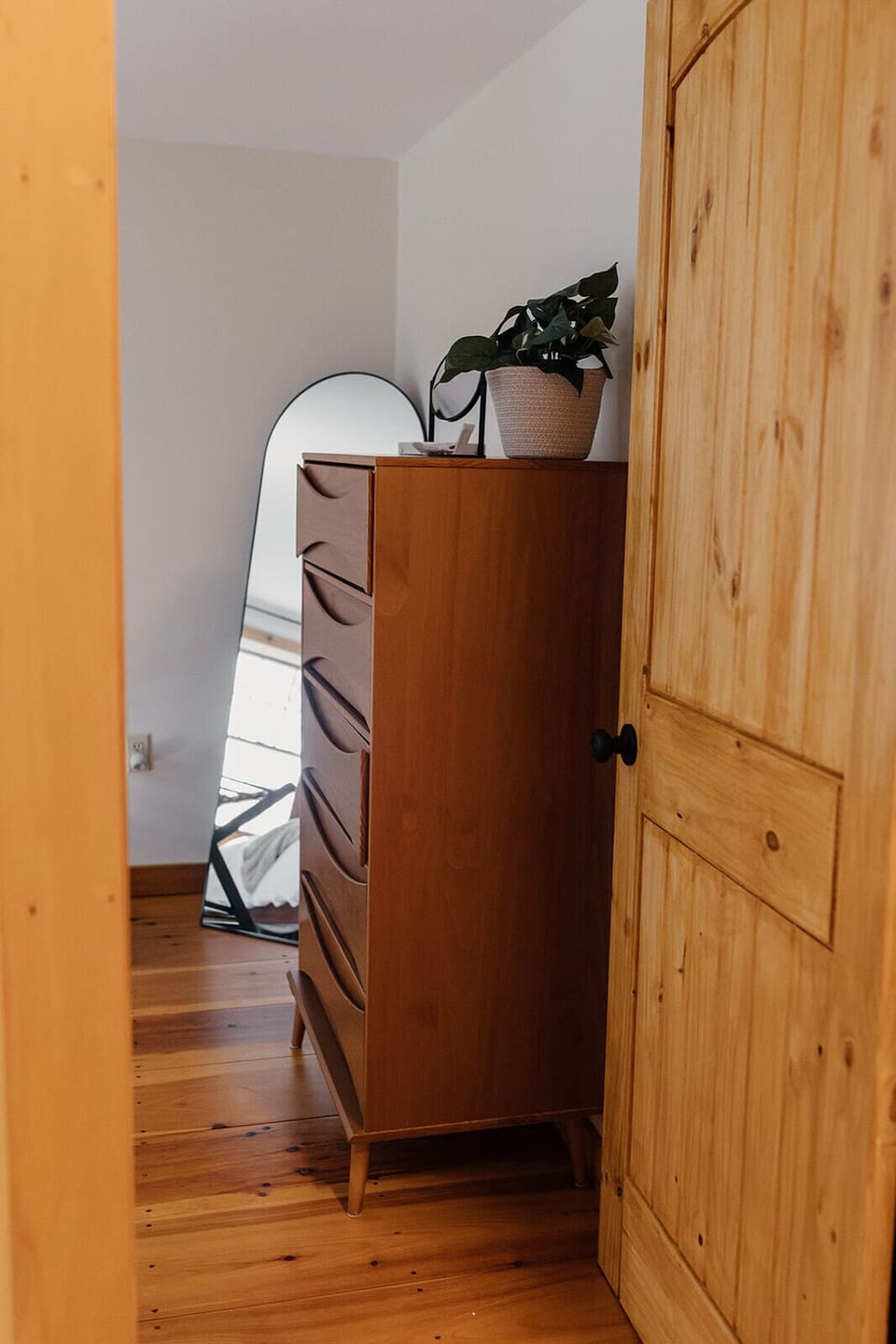 Each main bedroom is thoughtfully equipped with a full-length mirror, dresser, luggage rack, and a closet for your convenience.