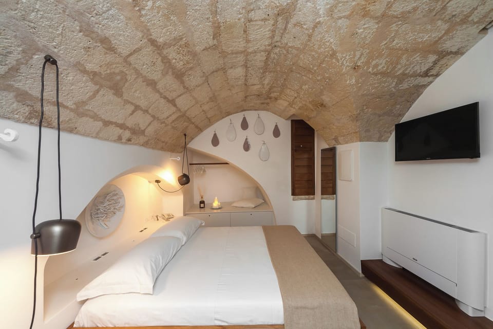 Comfort Room | In-room safe, blackout drapes, soundproofing, iron/ironing board