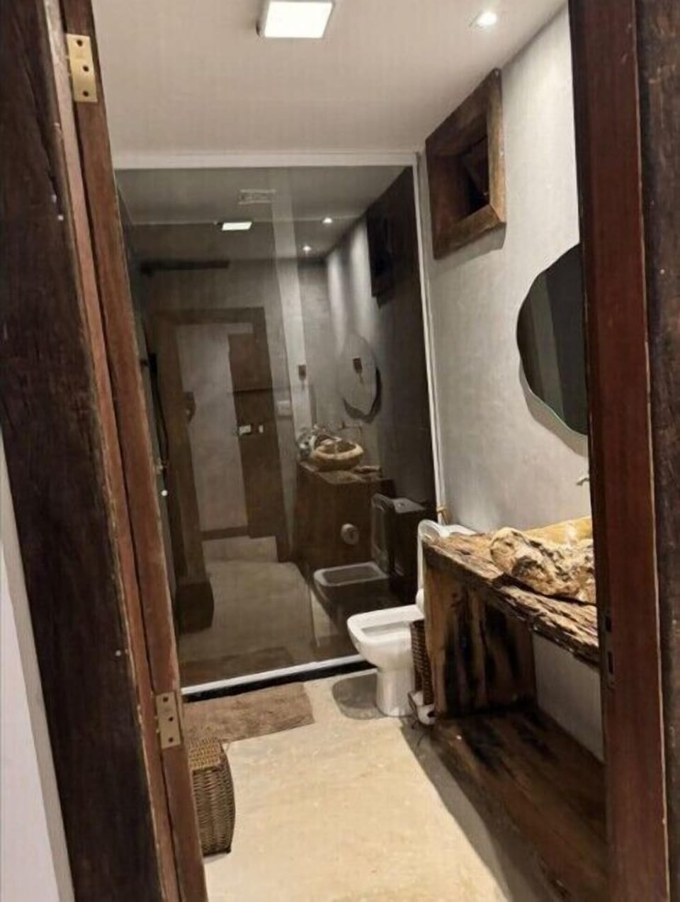 SUITE LAGOA AZUL | Bathroom | Shower, towels, soap, shampoo