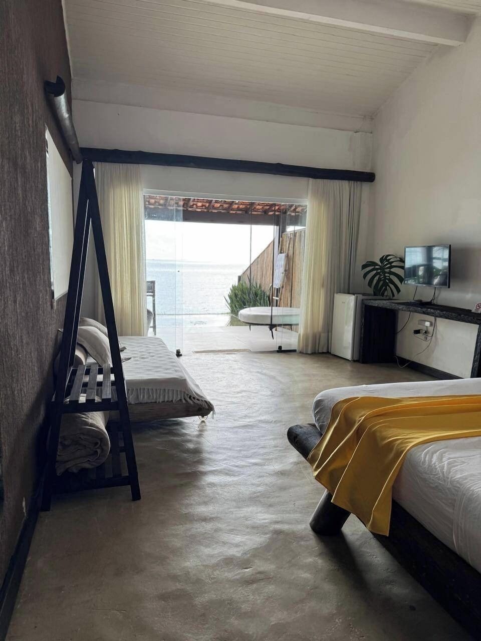 Premium bedding, free WiFi