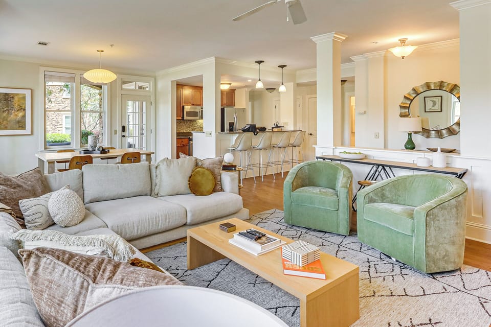 Living Room | Free WiFi | Central A/C & Heating | Smart TV