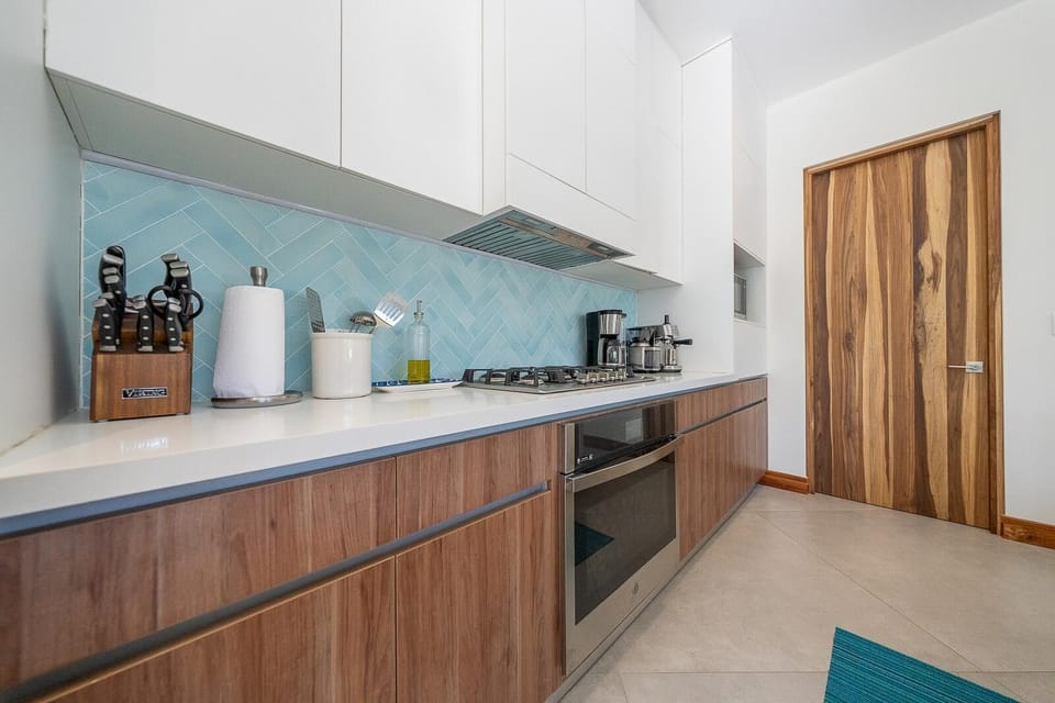 Chef - Ready Kitchen with lots of space for cooking or catering