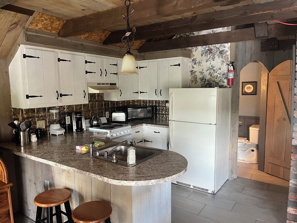 Comfort Loft, Lake View | Private kitchen | Coffee/tea maker, cookware/dishes/utensils