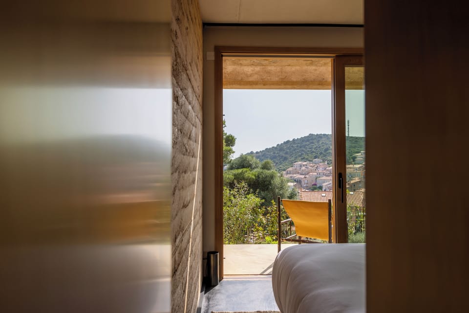 In-room safe, blackout drapes, soundproofing