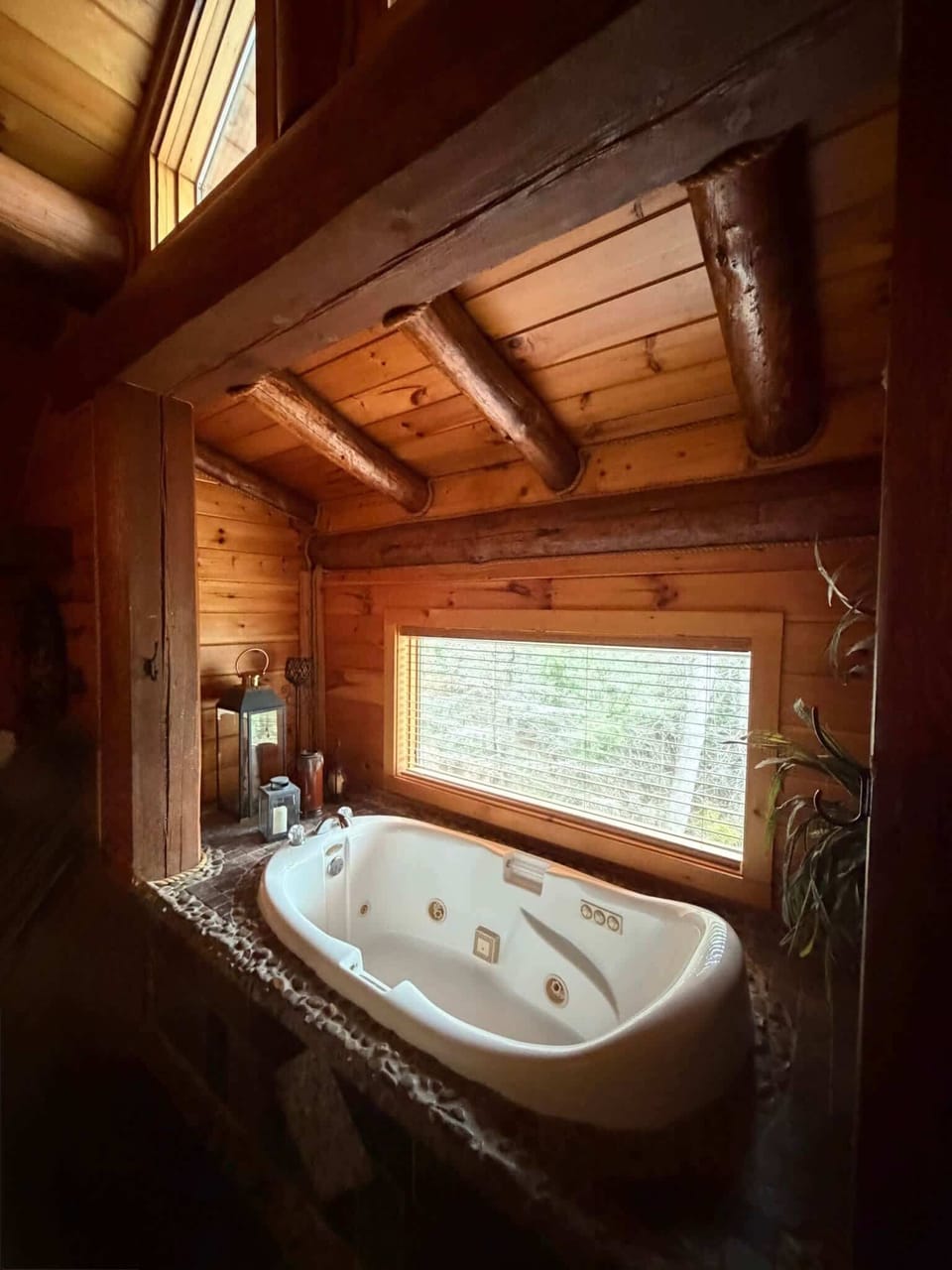 Main bathroom with private Jacuzzi