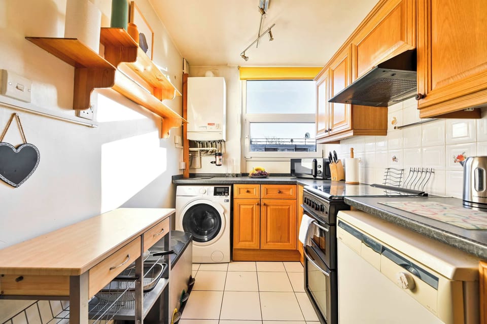 Bright and fully equipped kitchen, perfect for home-cooked meals.