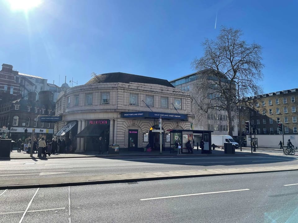 Underground, supermarket, and restaurants just a 5-min walk away!
