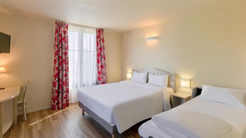 Standard Room - 1 Queen Bed 1 Sofa Bed | In-room safe, desk, blackout drapes, free cribs/infant beds