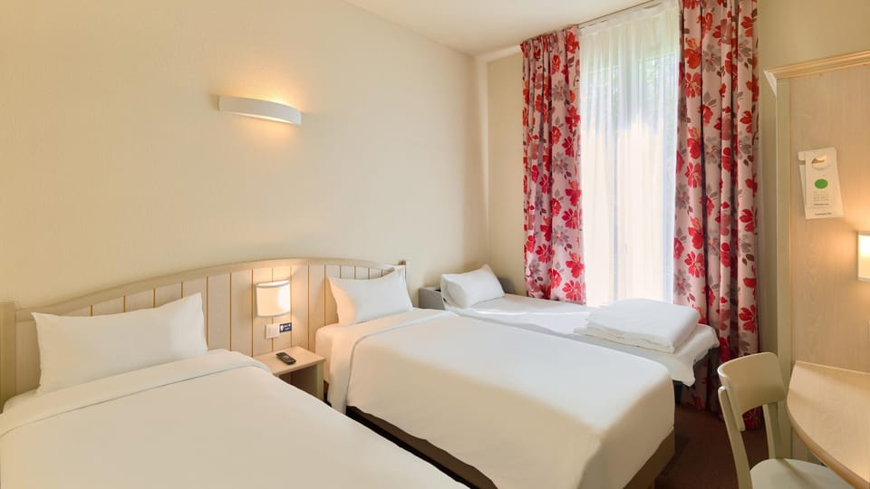 Standard Room - 2 Single Beds 1 Sofa Bed | In-room safe, desk, blackout drapes, free cribs/infant beds