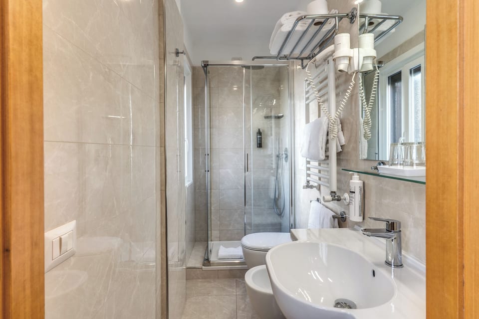 Shower, free toiletries, hair dryer, bidet