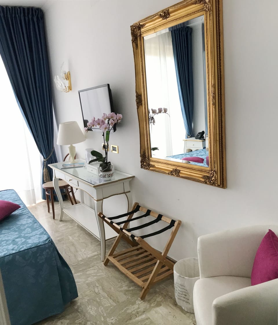 Egyptian cotton sheets, premium bedding, Select Comfort beds, minibar