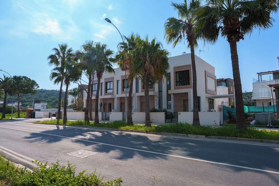 WealthyStays 2BR Retreat (2)