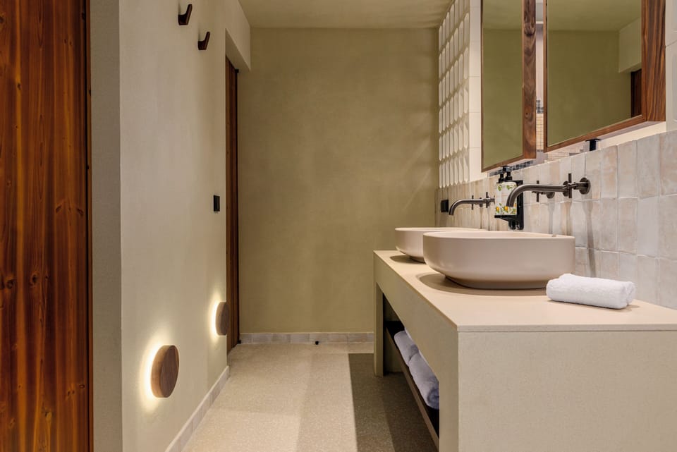 Junior Studio Suite, 1 King Bed, Lake View | Bathroom | Hair dryer, towels, soap, shampoo