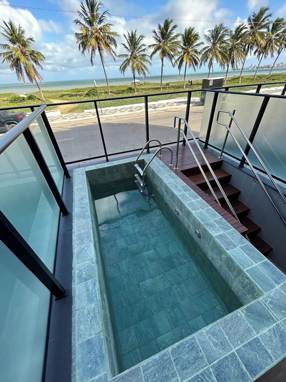 4 outdoor pools