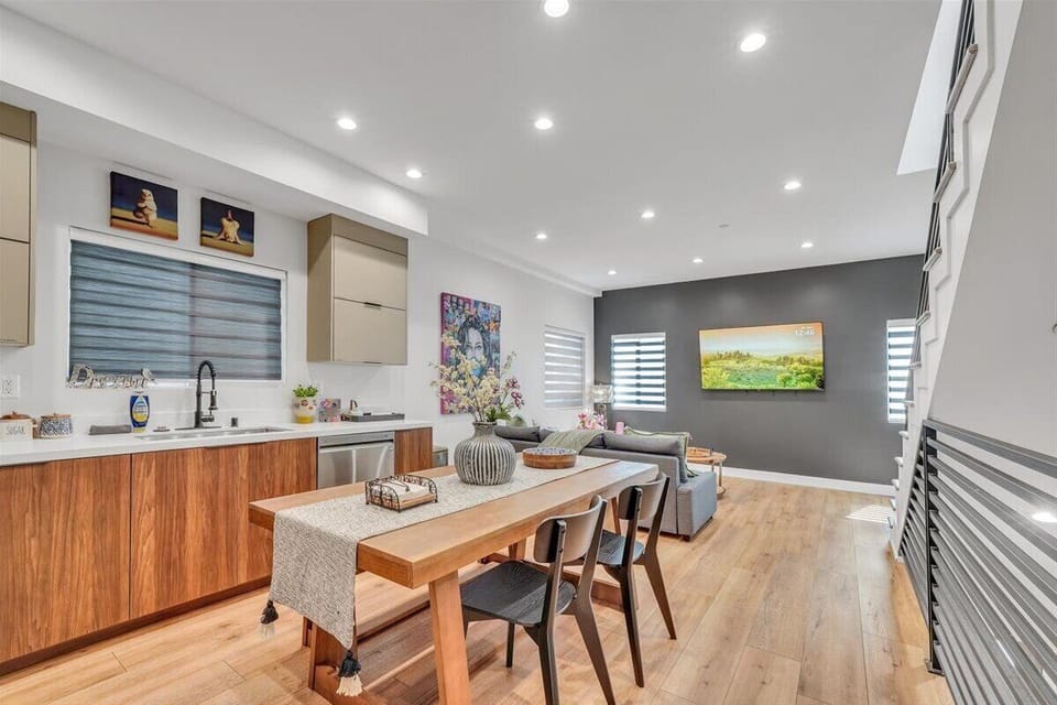 Superior Townhome, Non Smoking, Kitchen | Private kitchen | Coffee/tea maker, full-size fridge, microwave, oven