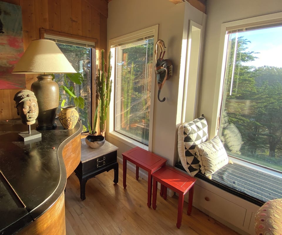 window seat in iving room 