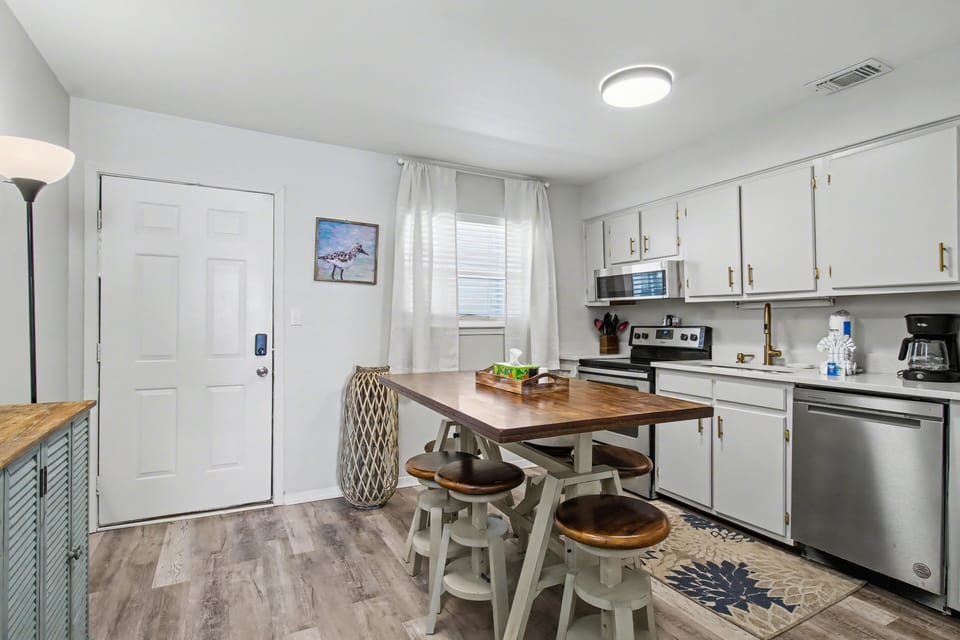 Gulf View Unit 18 Gulf Shores, Alabama. 2 bedroom. 1.5 bathroom. Sleeps 7. Managed by Island Rentals