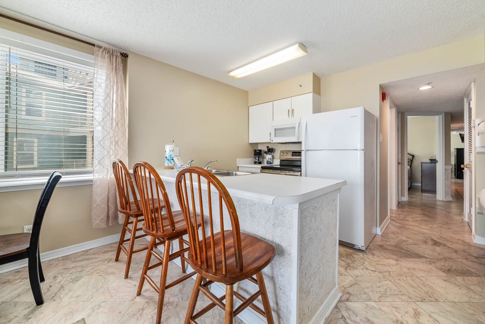 Breakfast bar and kitchen