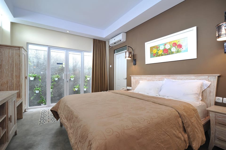 Double Room, Garden View | Desk, free WiFi