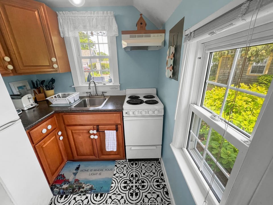 Kitchen with stove/oven, microwave and  fridge