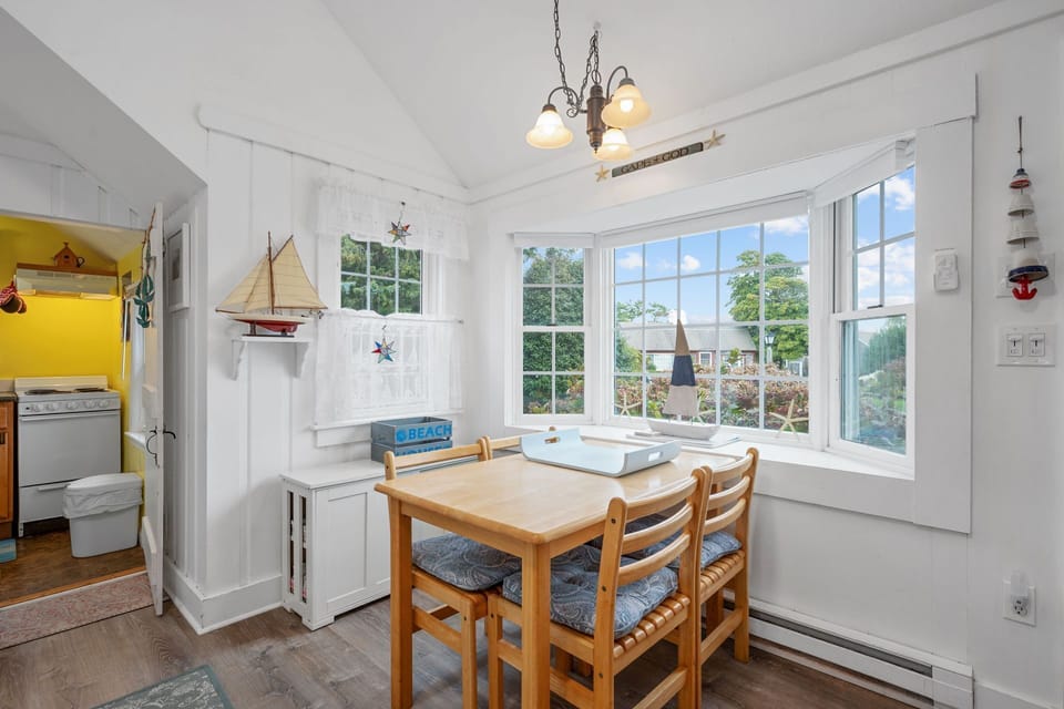 Dining area for 4