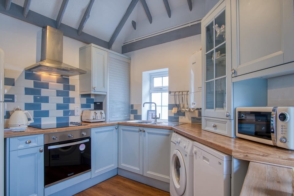 Beachwood - 2 Bedroom Cottage - Penally (24950)