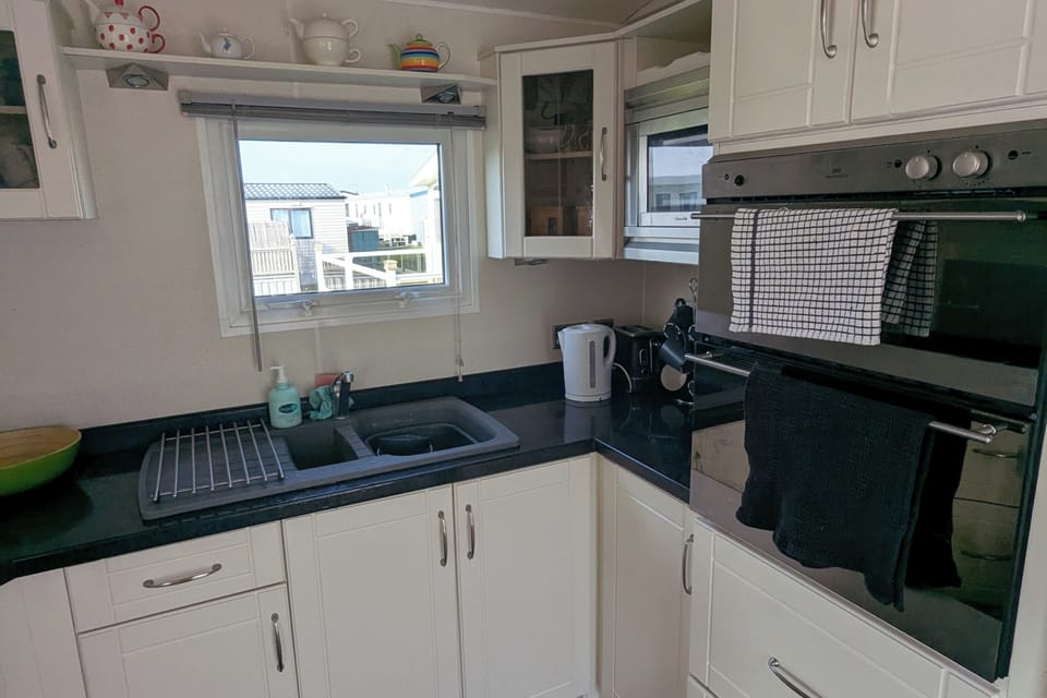 Lovely kitchen complete with oven hob microwave and fully equipped with pots pans and cutlery etc 