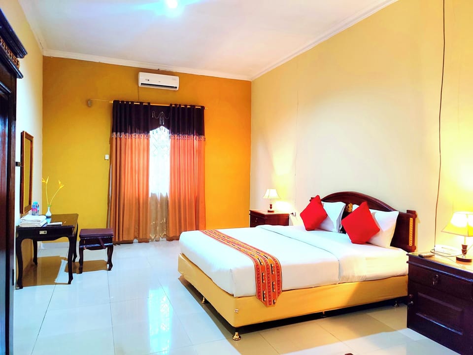 Deluxe Room | Desk, WiFi (free), bed sheets