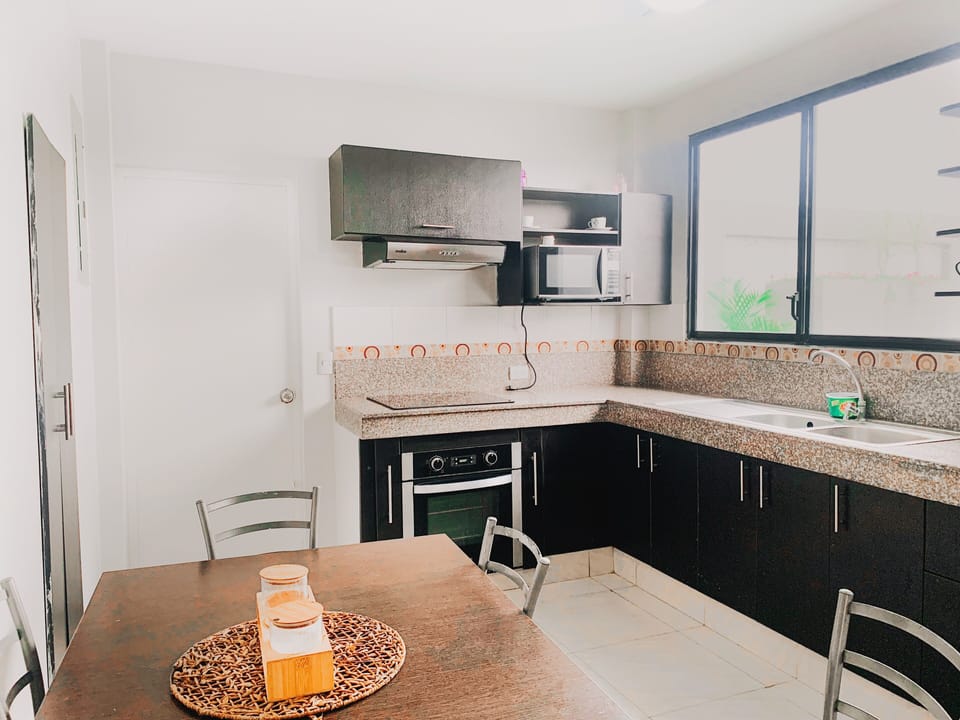 Family House, Private Pool | Microwave